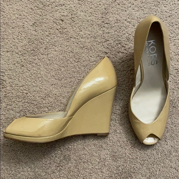 Michael Kors nude wedge heels - Picture 2 of 6